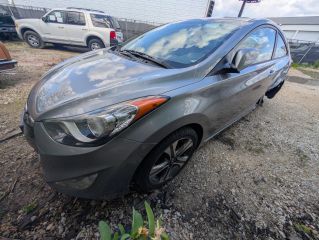 2013 Hyundai Elantra SE - Exterior Front Left Corner Image